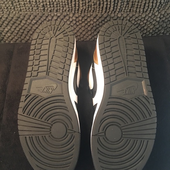 Jordan 1 low “gold toe” - Picture 6 of 6